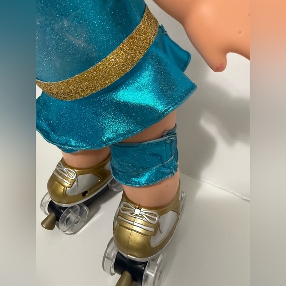 16โ Bratz Babyz Super Skaterz Cloe Doll - Picture 4 of 13